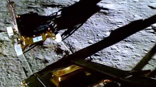 Pragyan Rover coming out of Vikram Lander in Chandrayaan 3