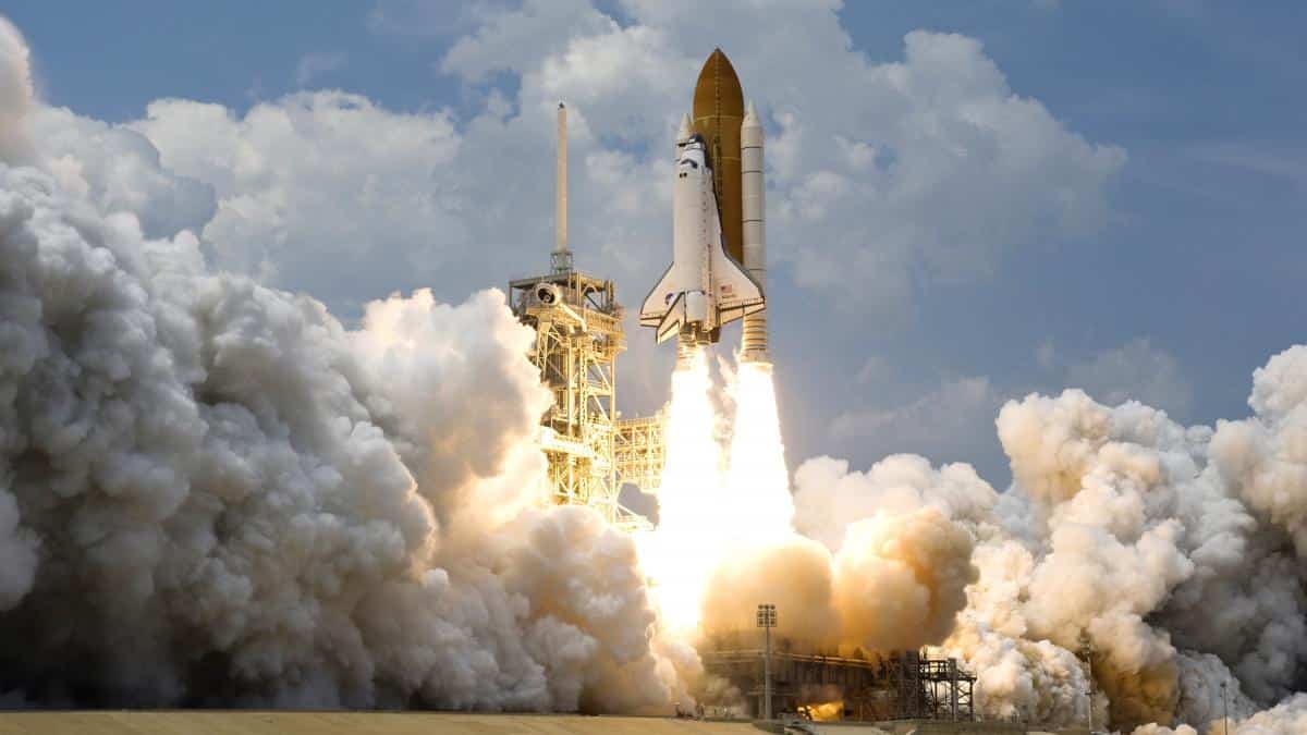 Uncontrolled re-entries of satellites