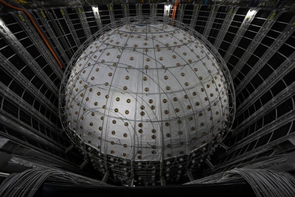 Jiangmen Underground Neutrino Observatory (JUNO)